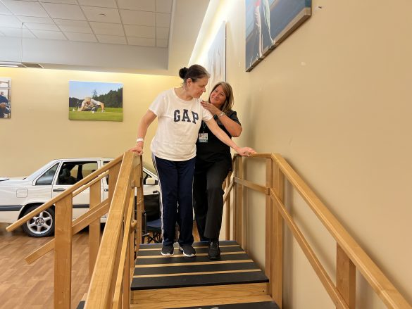 Gurwin physical therapists use our state-of-the-art gym to help our residents on their road to recovery